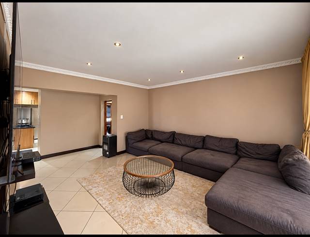 4 BEDROOM HOUSE FOR SALE IN VANDERBIJLPARK SE 7